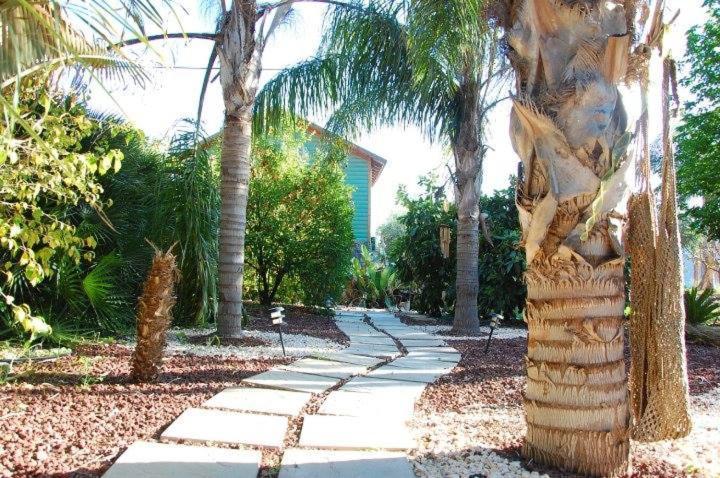 Villa Sharvit Hakesem à Livnim Extérieur photo