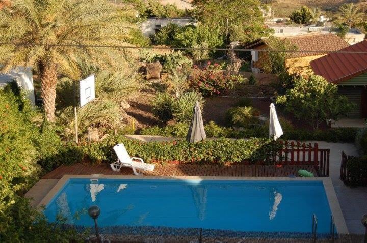 Villa Sharvit Hakesem à Livnim Extérieur photo